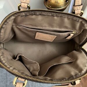 Zippered tote very good condition and comes with additional strap